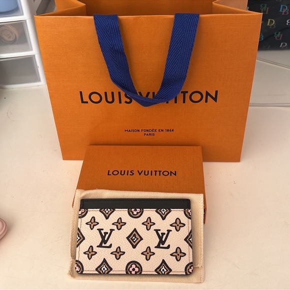 NWT LOUIS VUITTON LIMITED EDITION WILD AT HEART CARDHOLDER - FULL SET - Picture 2 of 3